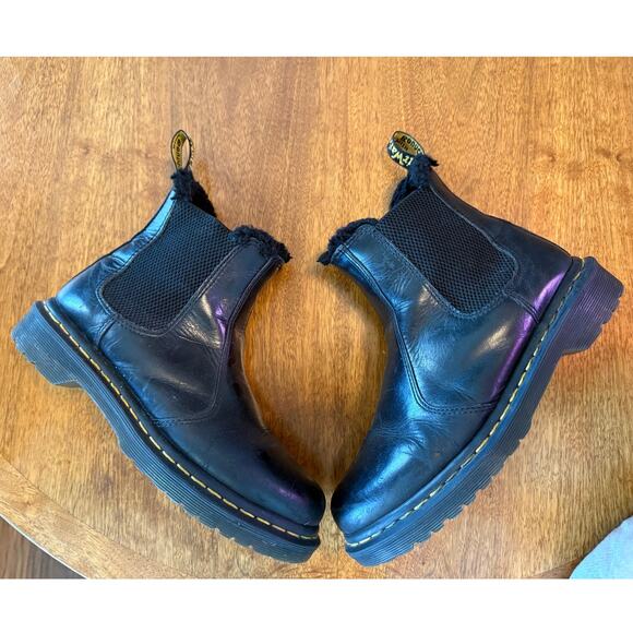 Dr. Martens 2976 LEONORE FAUX FUR LINED CHELSEA BOOTS Doc Black Ankle Leather - Picture 1 of 7